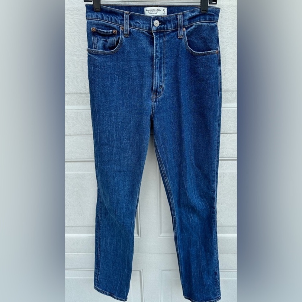 Abercrombie and Fitch Curve Love 90’s Straight Ultra High Rise Jeans Size 4